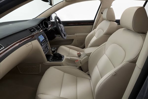 Škoda Superb Estate Elegance Front Seats